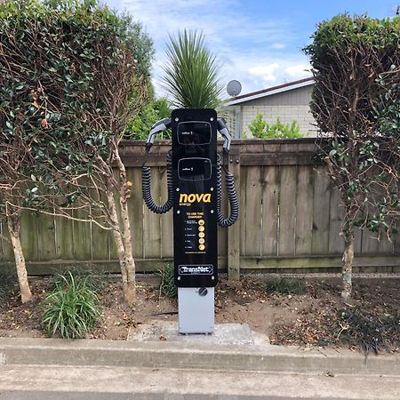 Pukekura Motor Lodge New Plymouth Extérieur photo Nova EV charging station