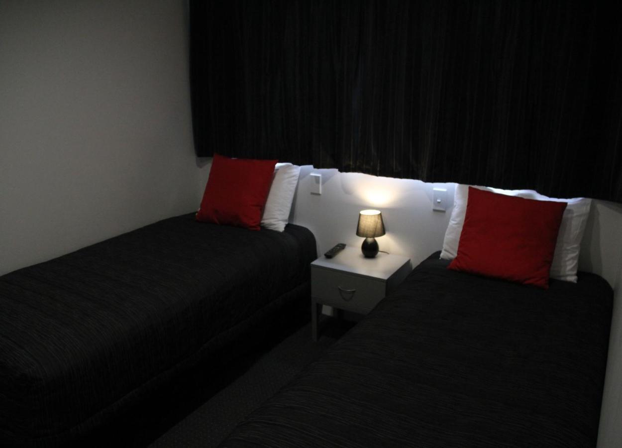 Pukekura Motor Lodge New Plymouth Extérieur photo A room at the hotel