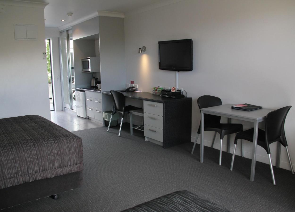 Pukekura Motor Lodge New Plymouth Extérieur photo A typical studio apartment