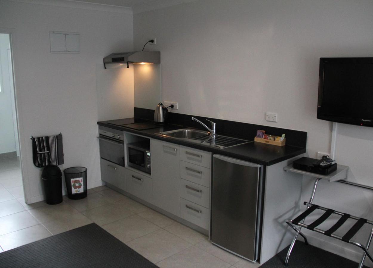 Pukekura Motor Lodge New Plymouth Extérieur photo A kitchenette in a hotel
