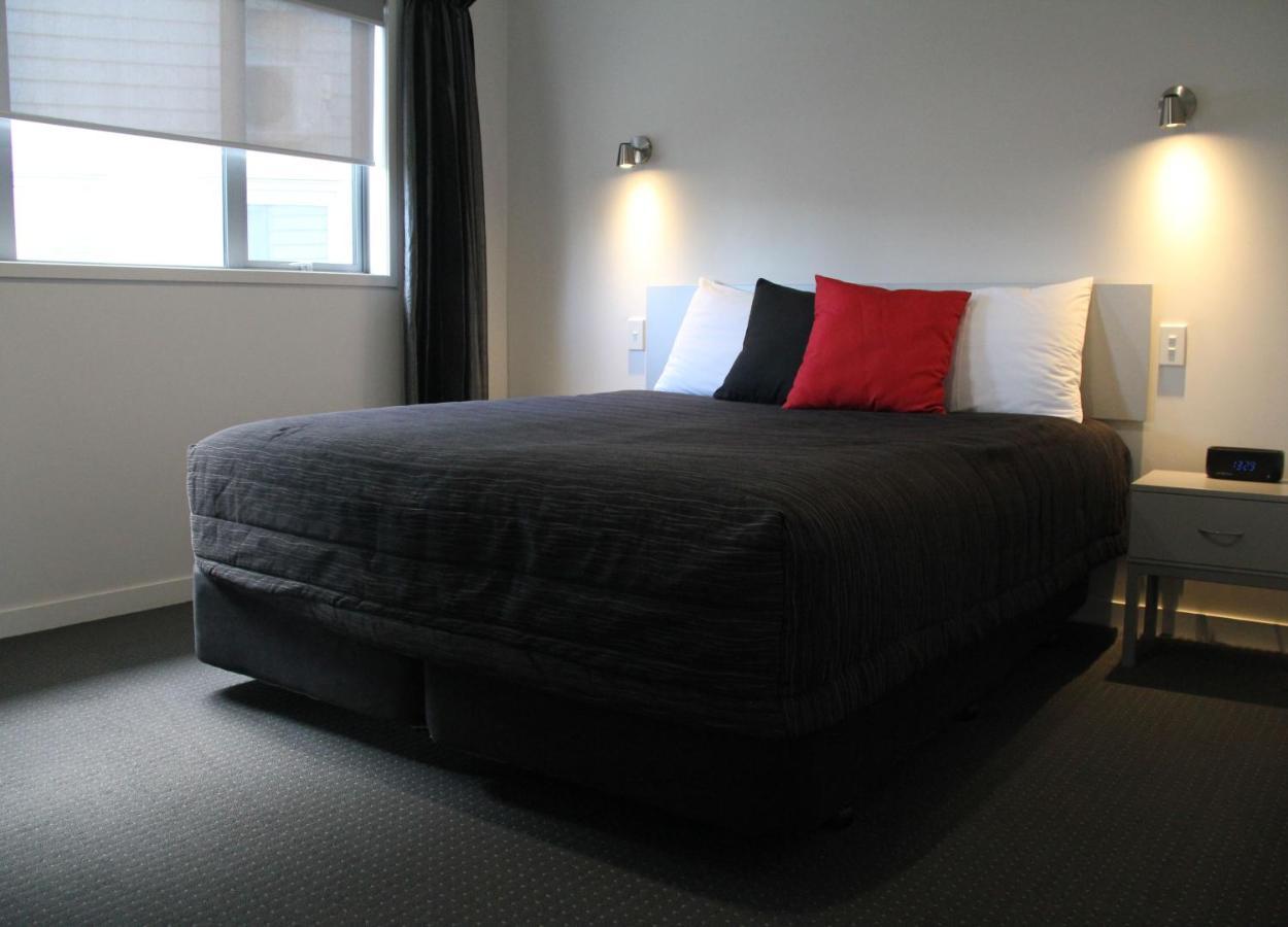 Pukekura Motor Lodge New Plymouth Extérieur photo A typical motel room