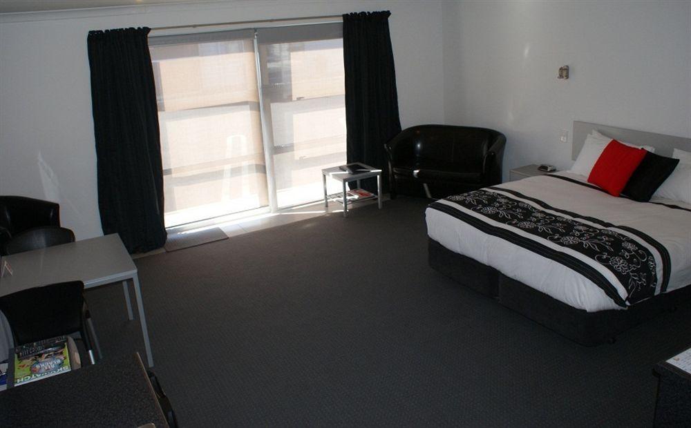 Pukekura Motor Lodge New Plymouth Extérieur photo A room at the hotel