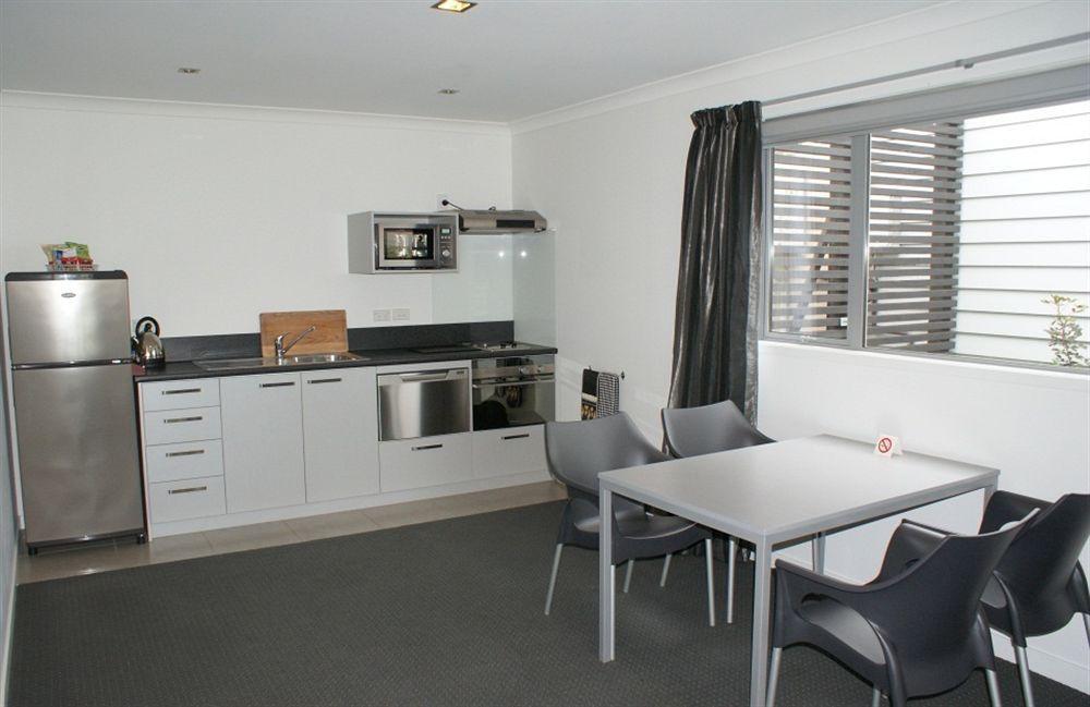 Pukekura Motor Lodge New Plymouth Extérieur photo A typical apartment kitchen