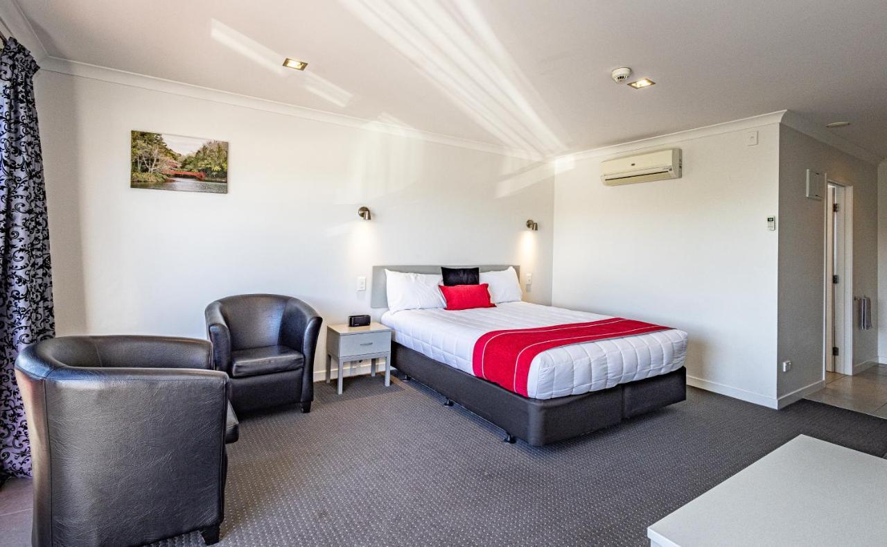 Pukekura Motor Lodge New Plymouth Extérieur photo A typical motel room