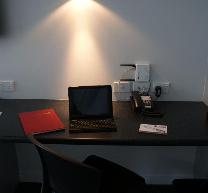 Pukekura Motor Lodge New Plymouth Extérieur photo A typical hotel room with a phone, a laptop and a book