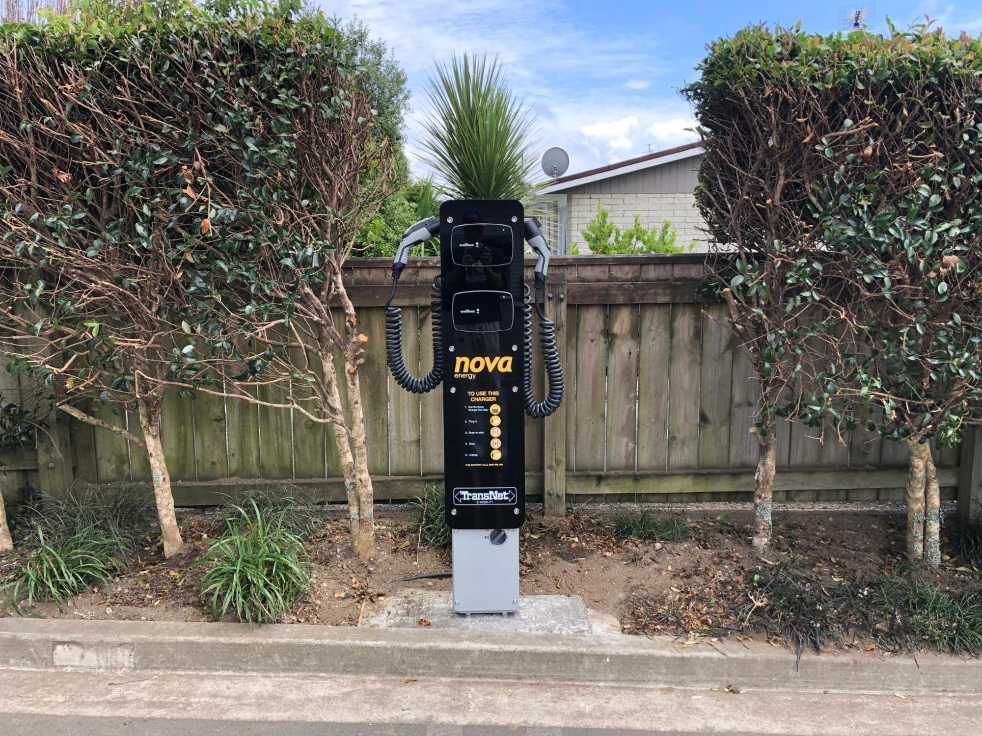 Pukekura Motor Lodge New Plymouth Extérieur photo Nova EV charging station