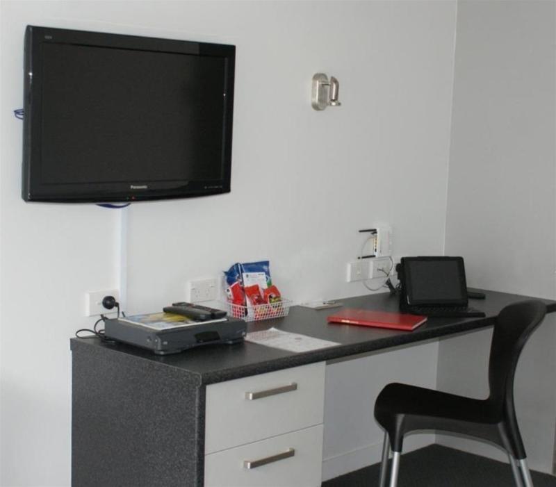 Pukekura Motor Lodge New Plymouth Extérieur photo A typical office at the University of Applied Sciences and Medical University of Southern Tyrol